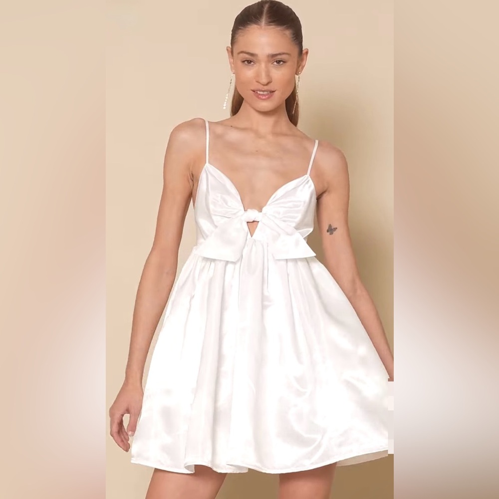🛍️ Lulus Baby Girl White Satin Babydoll Mini Dress With Pockets - SOLD OUT!! 🛍️